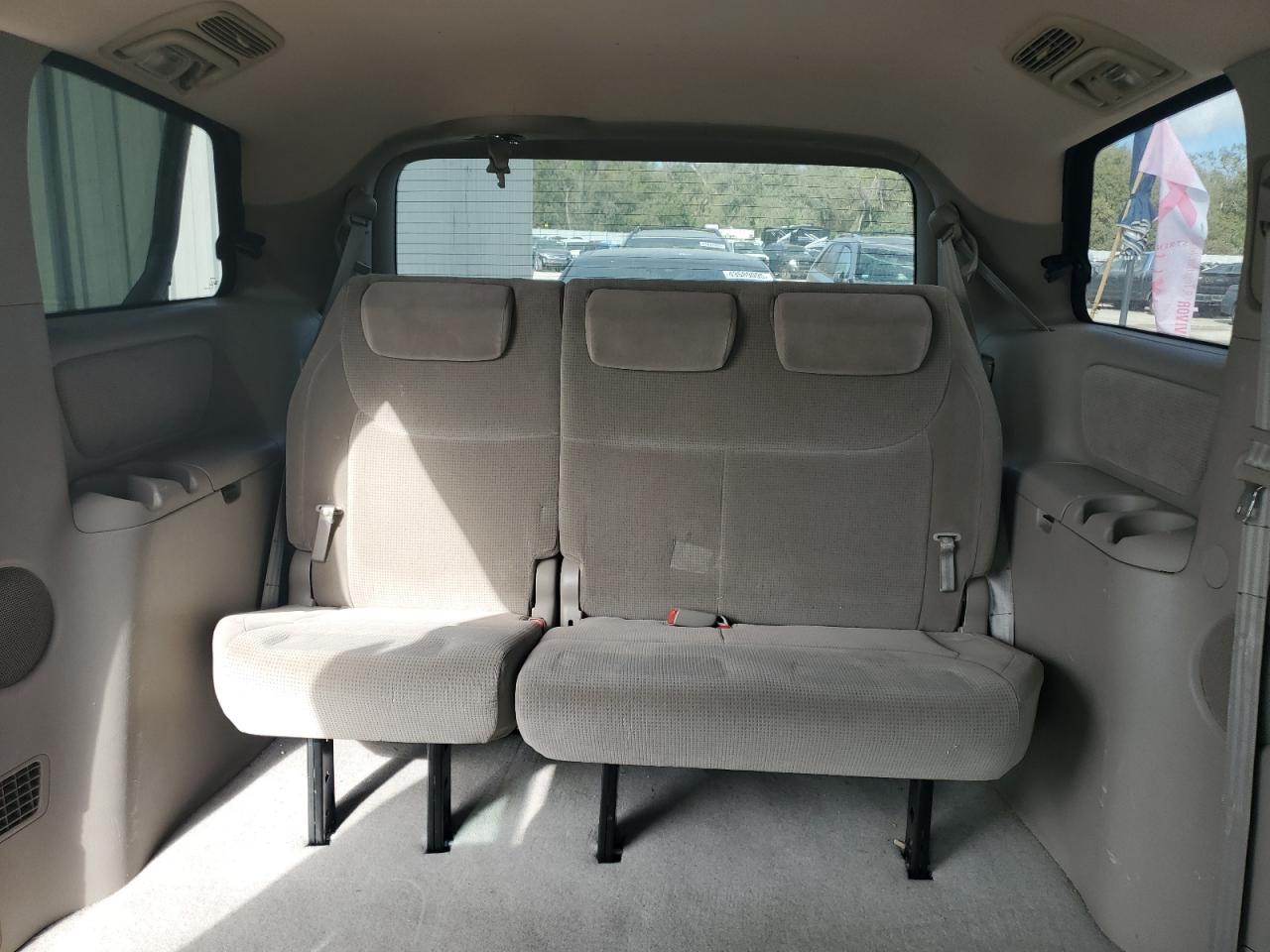 2004 Toyota Sienna - Image 10