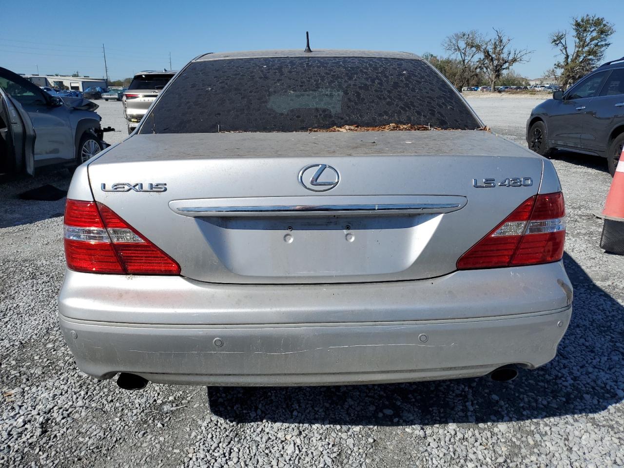 2005 Lexus LS - Image 6