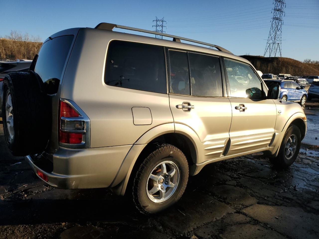 2001 Mitsubishi Montero - Image 3