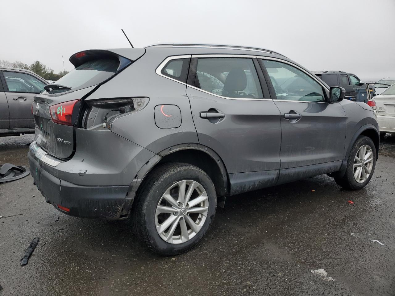 2017 Nissan Rogue - Image 3
