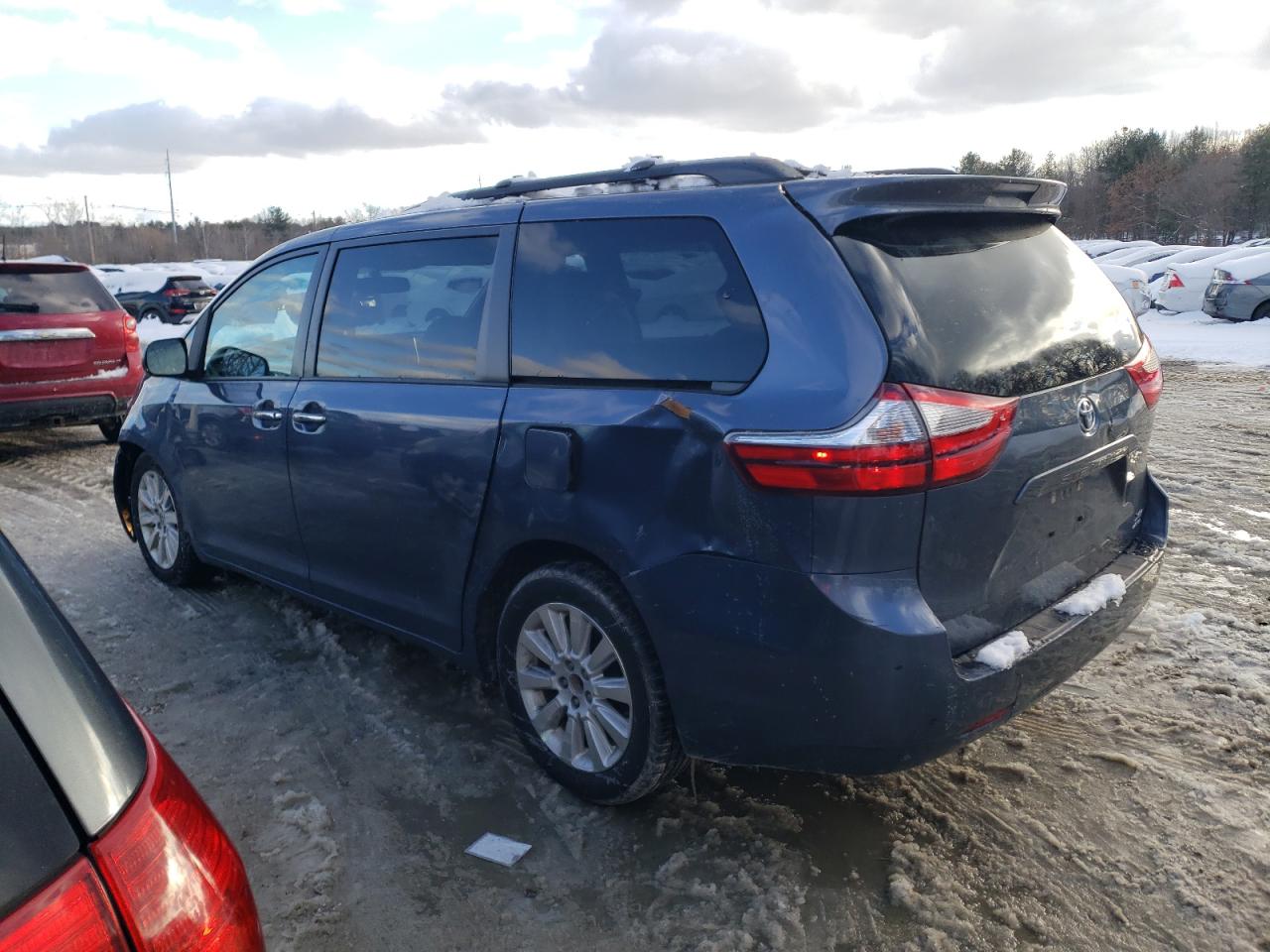 2015 Toyota Sienna - Image 2