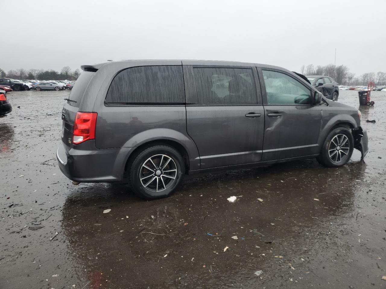 2018 Dodge Caravan - Image 3