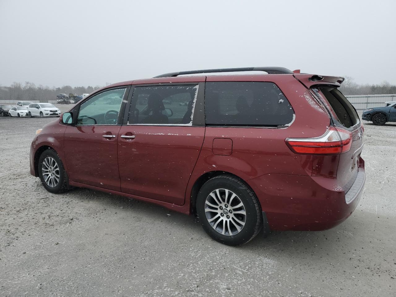 2018 Toyota Sienna - Image 2