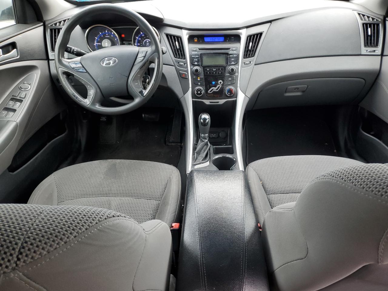 2012 Hyundai Sonata - Image 8