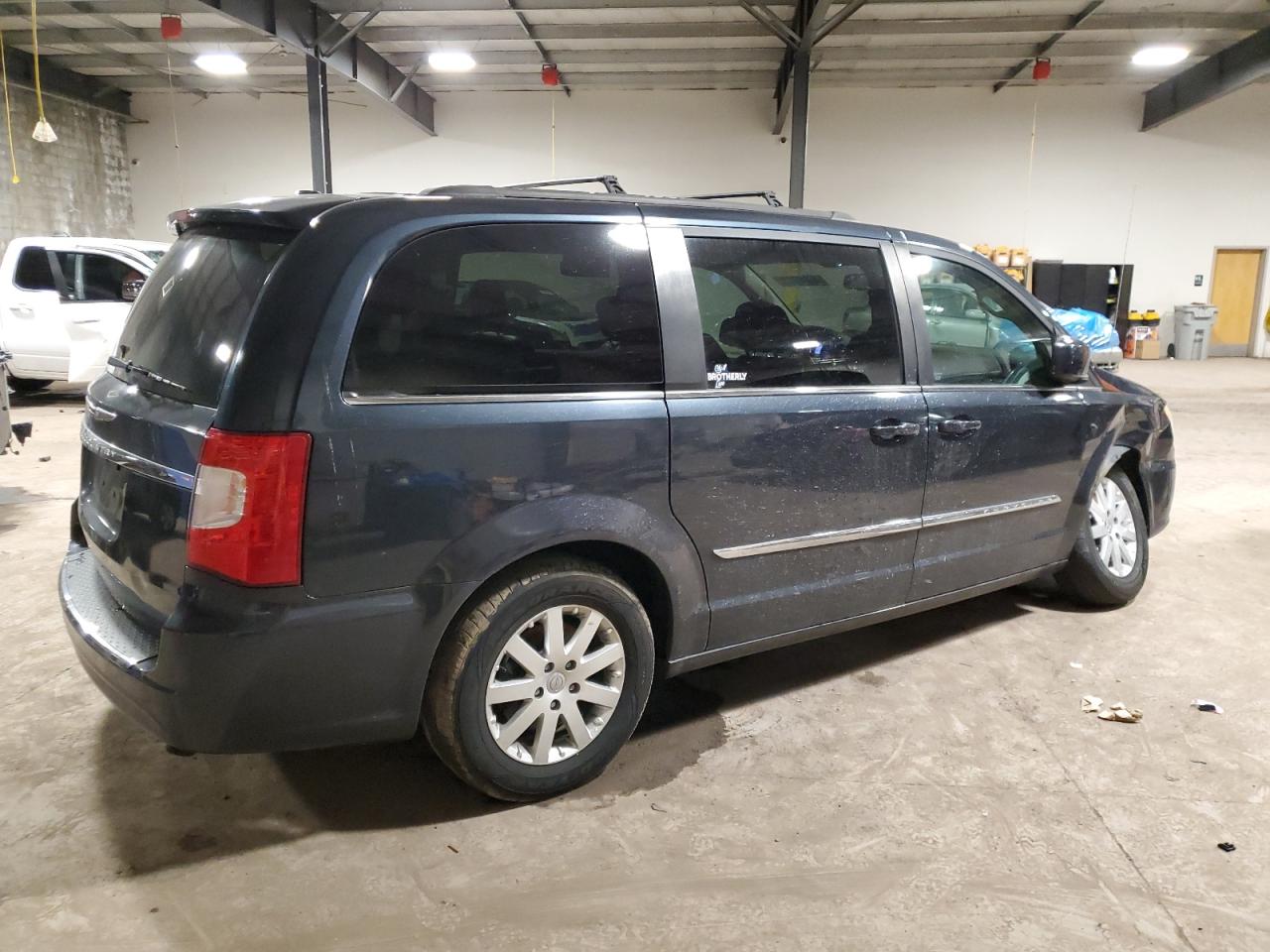 2013 Chrysler Town & Country - Image 3