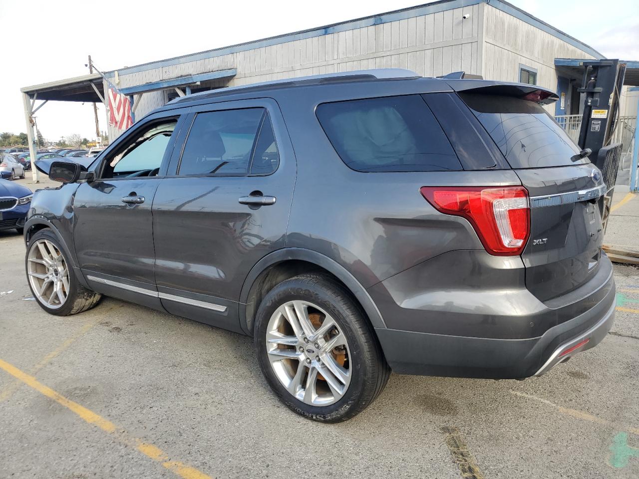 2016 Ford Explorer - Image 2