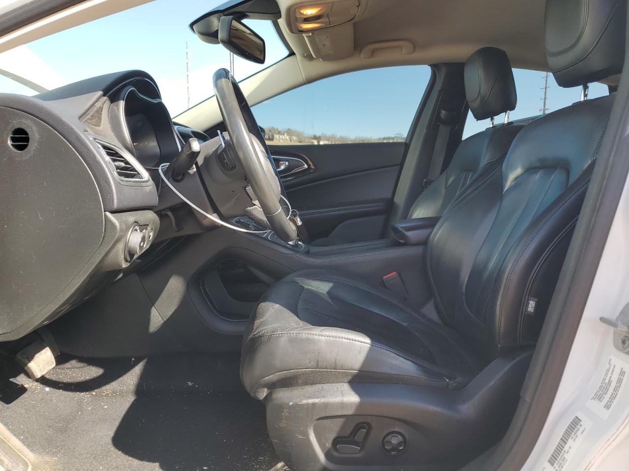 2015 Chrysler 200 - Image 7