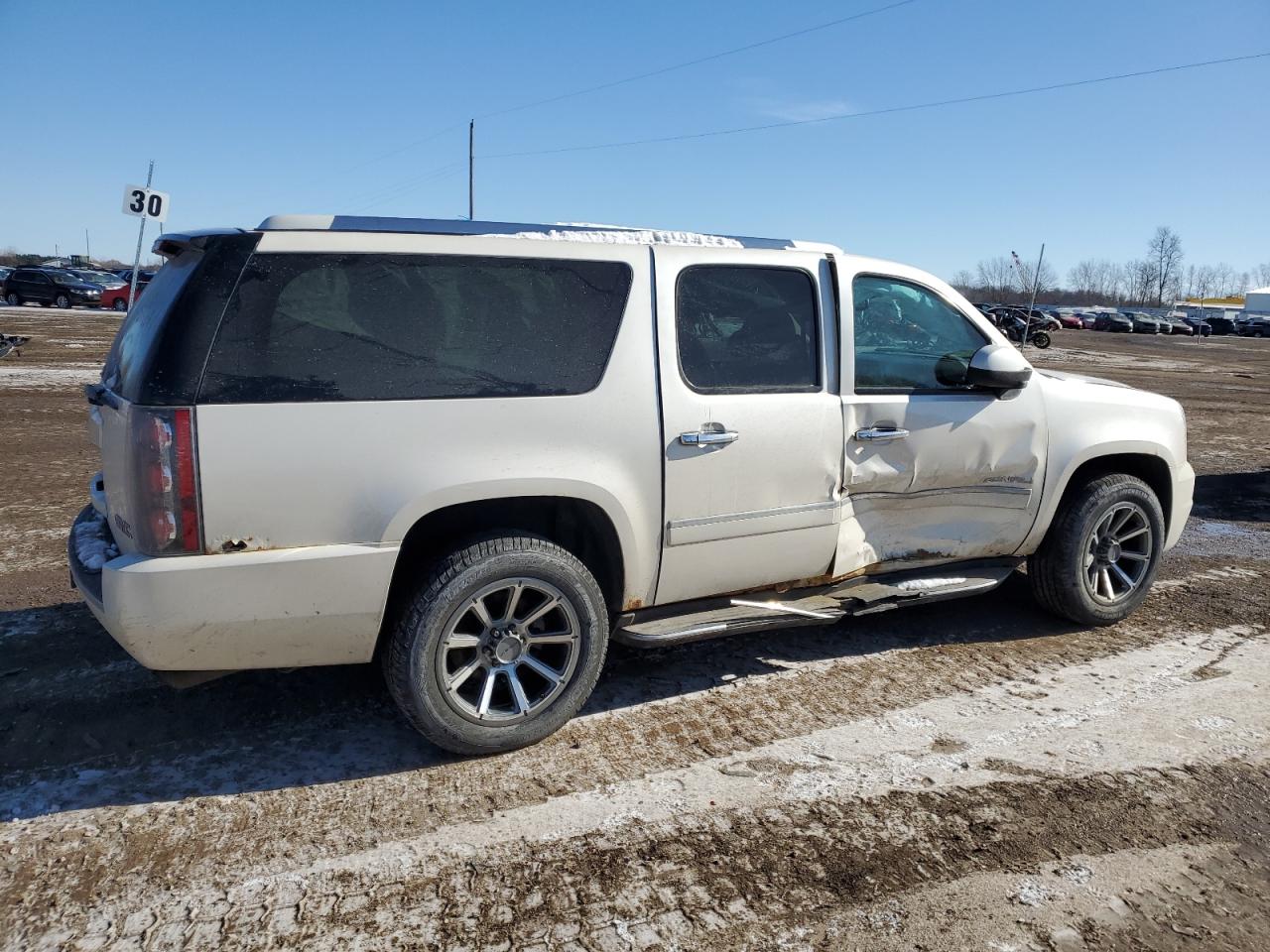 2013 GMC Yukon - Image 3