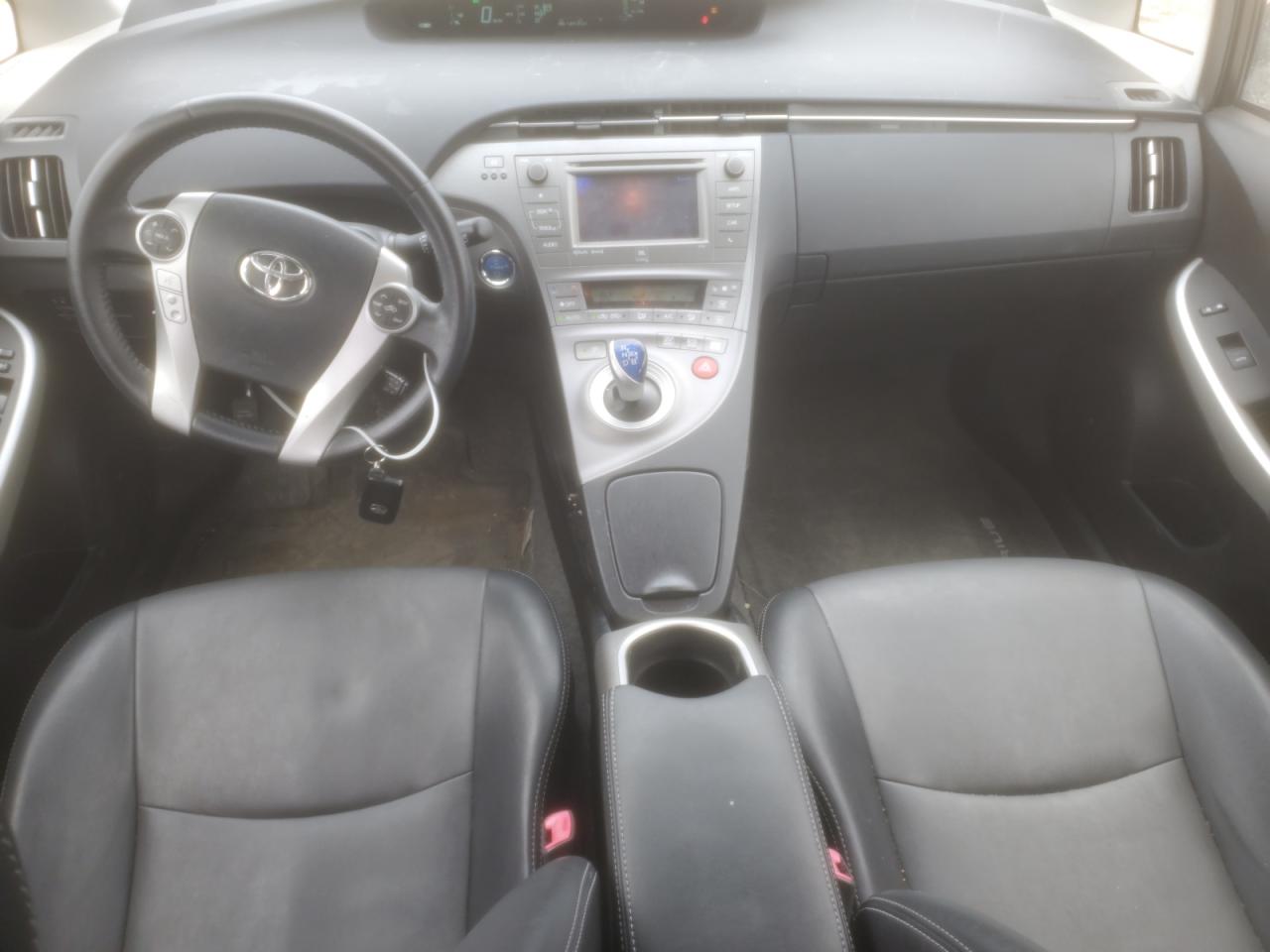 2013 Toyota Prius - Image 8