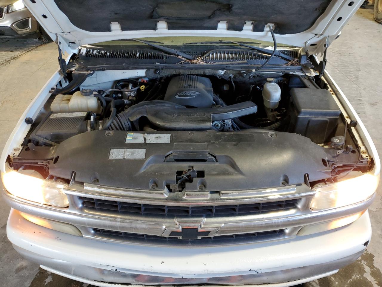 2004 Chevrolet Suburban - Image 14