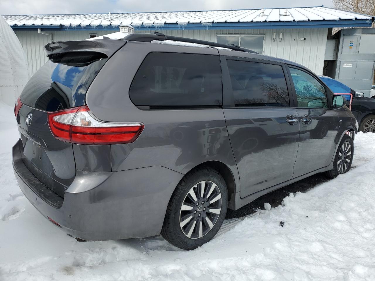 2019 Toyota Sienna - Image 3