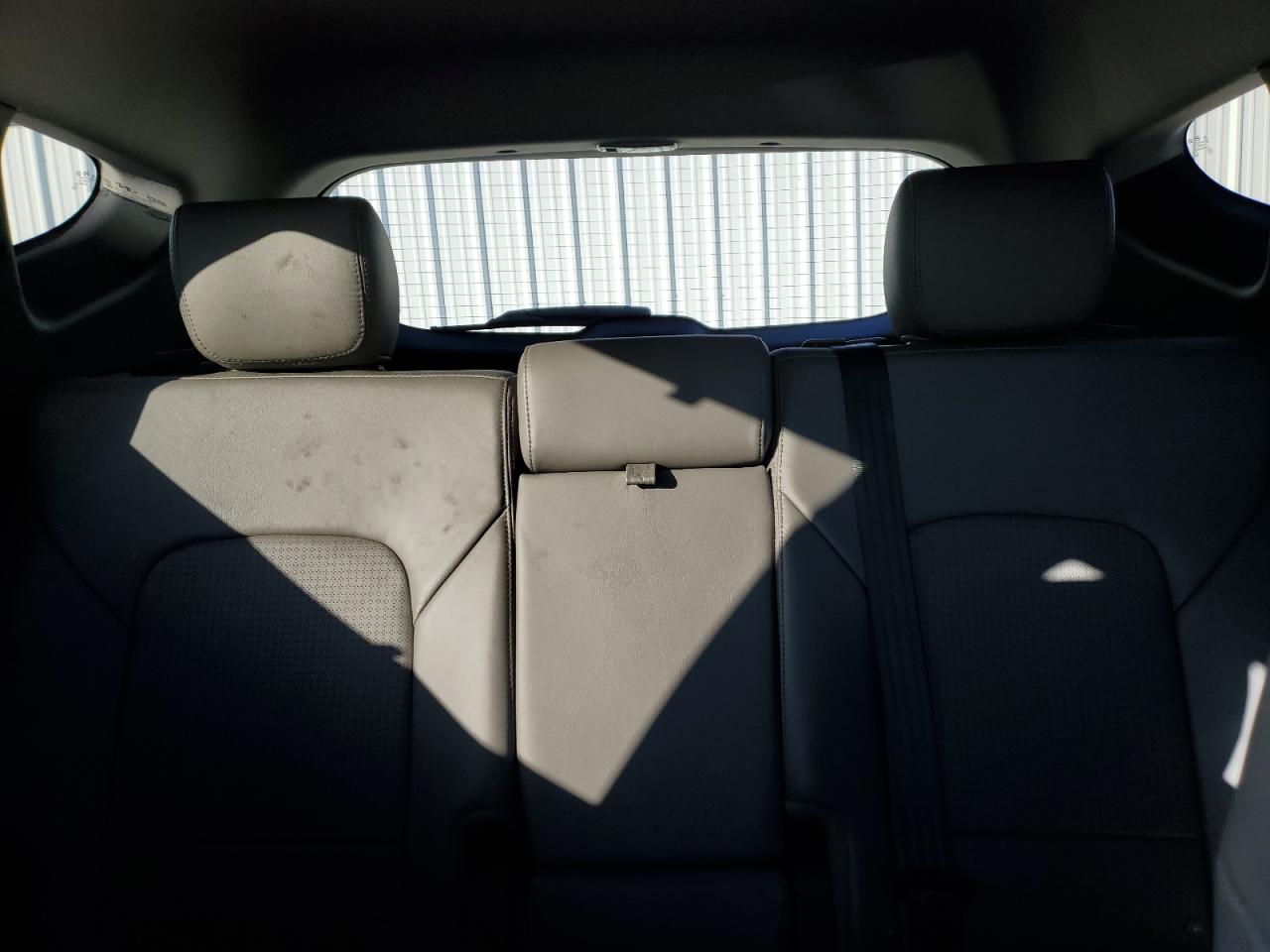 2016 Hyundai Santa Fe - Image 10