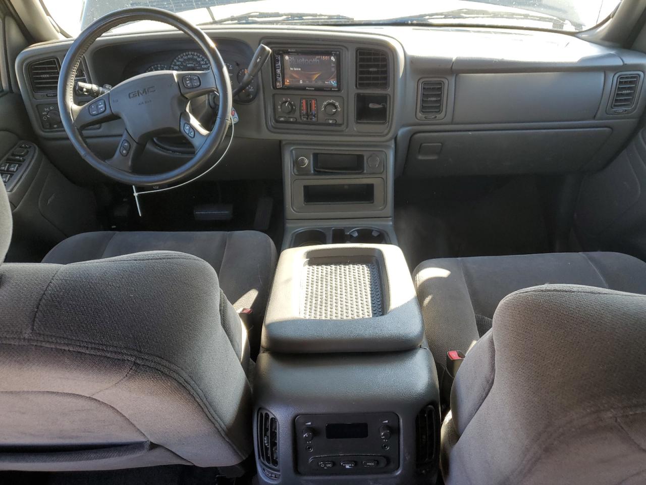 2004 GMC Sierra - Image 8