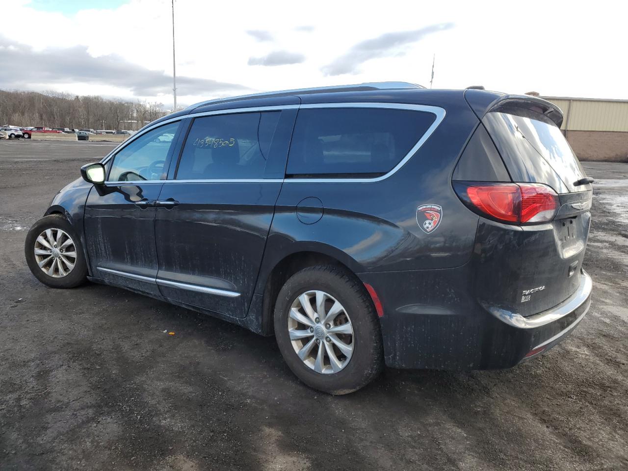 2018 Chrysler Pacifica - Image 2