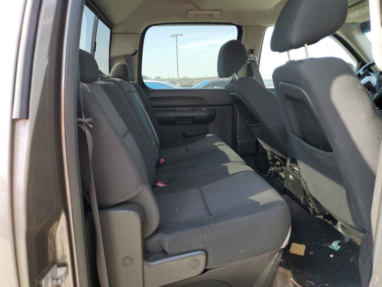 2012 Chevrolet Silverado - Image 10