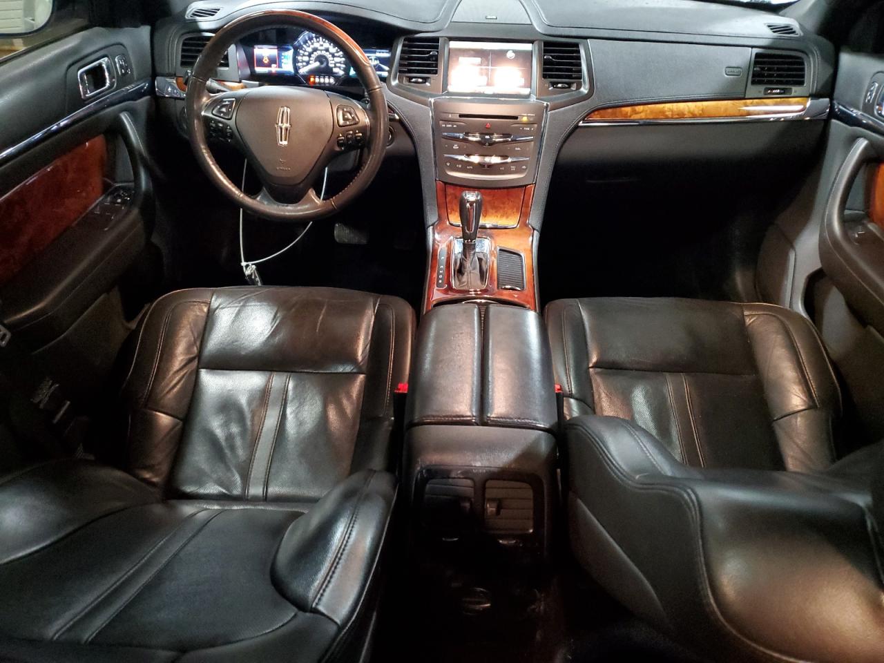 2014 Lincoln MKS - Image 8