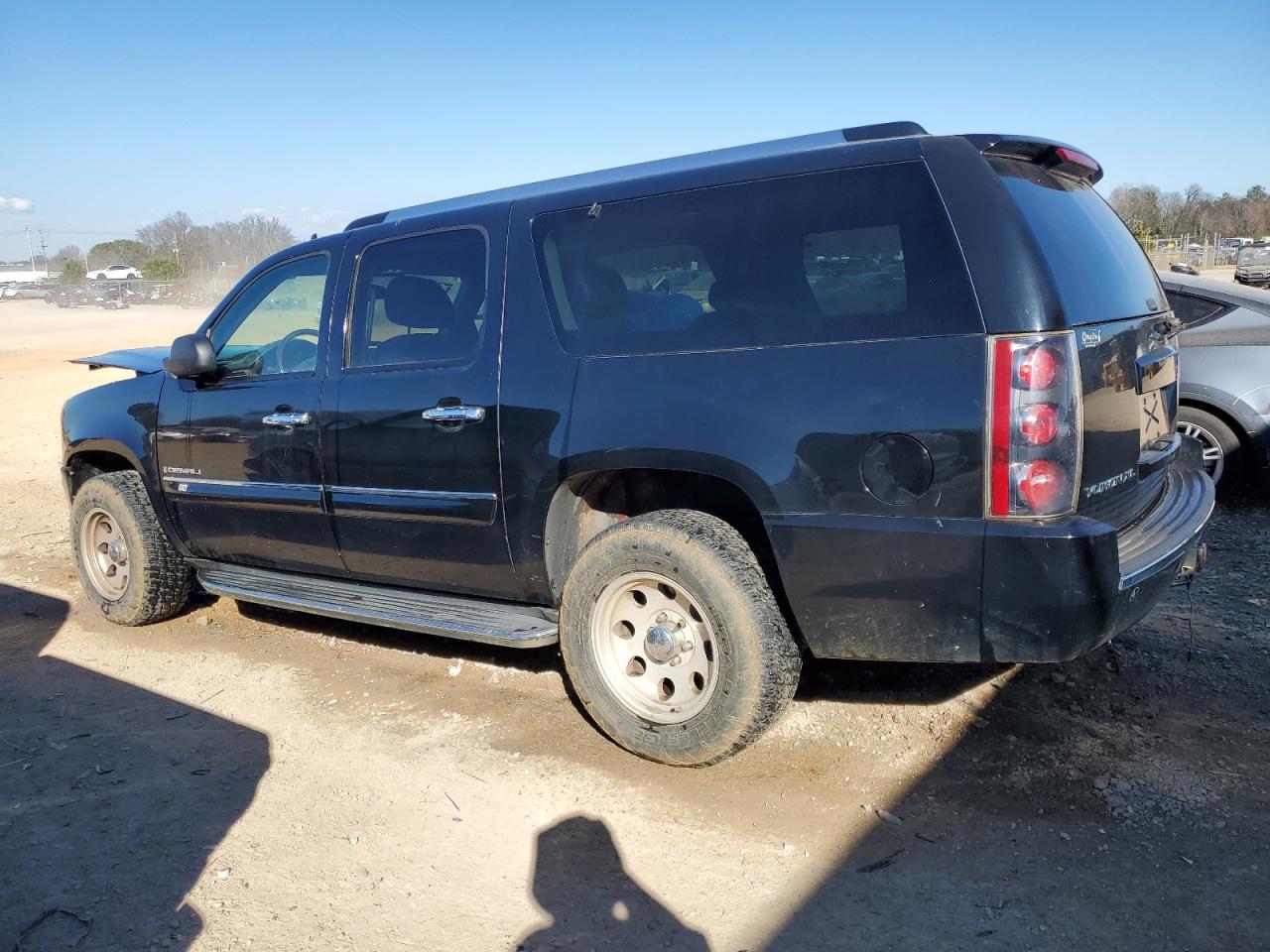 2008 GMC Yukon - Image 2