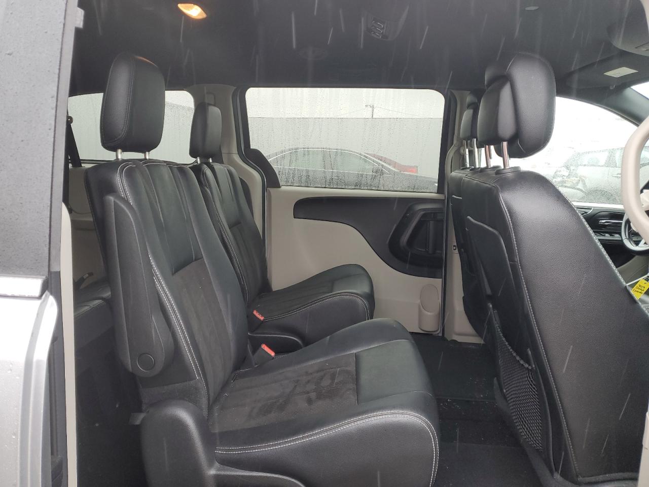 2019 Dodge Caravan - Image 11