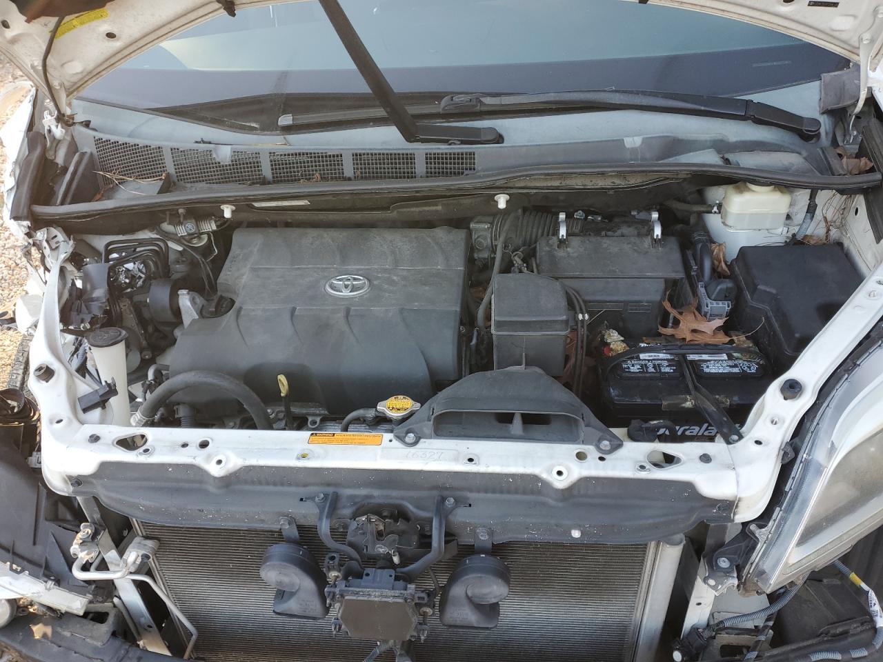 2015 Toyota Sienna - Image 12