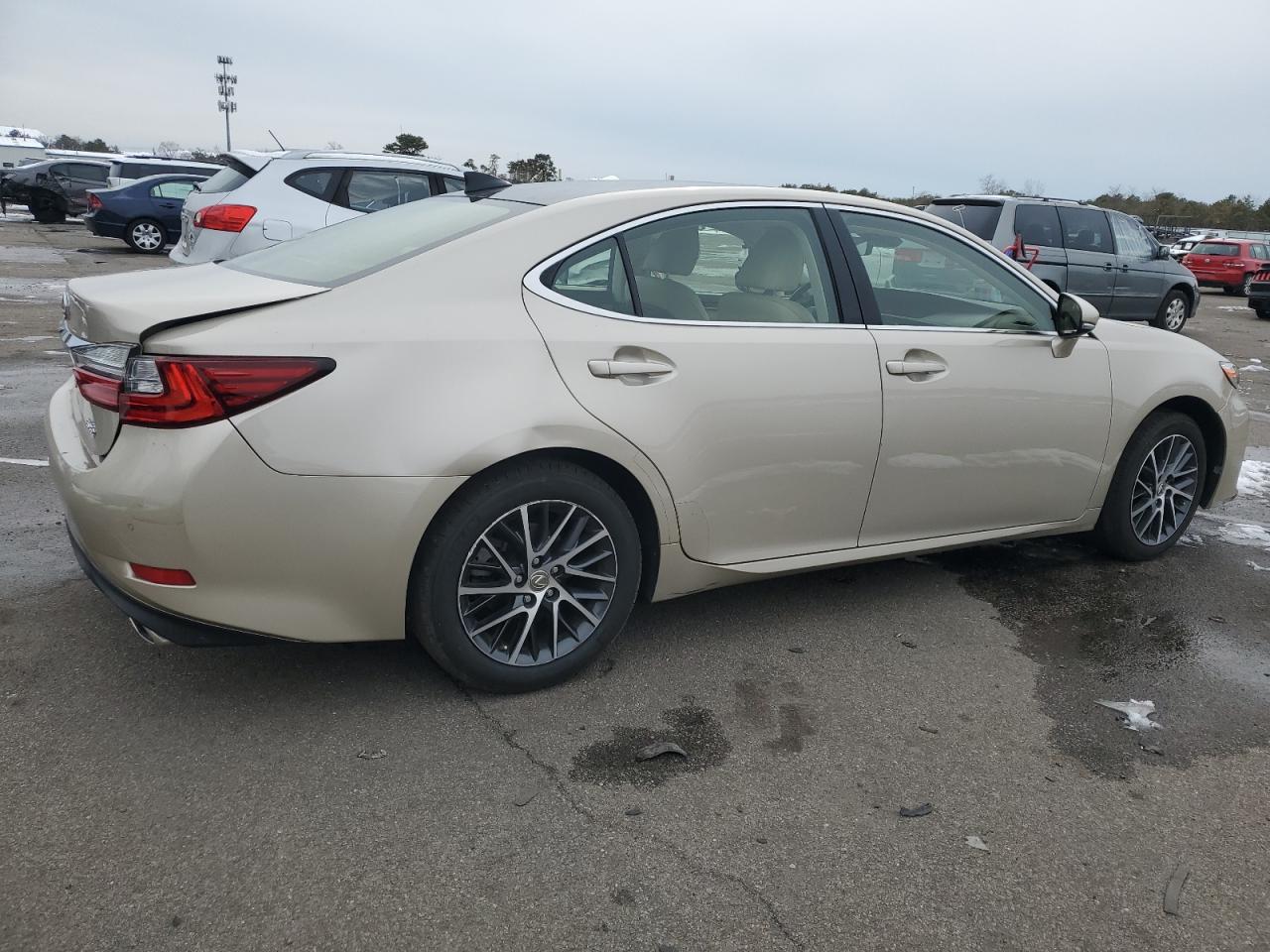 2017 Lexus ES - Image 3