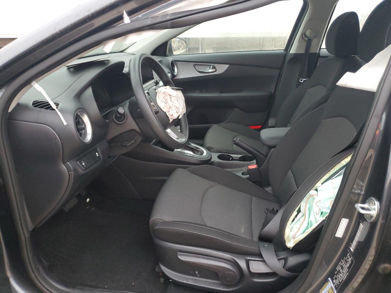 2022 Kia Forte - Image 7