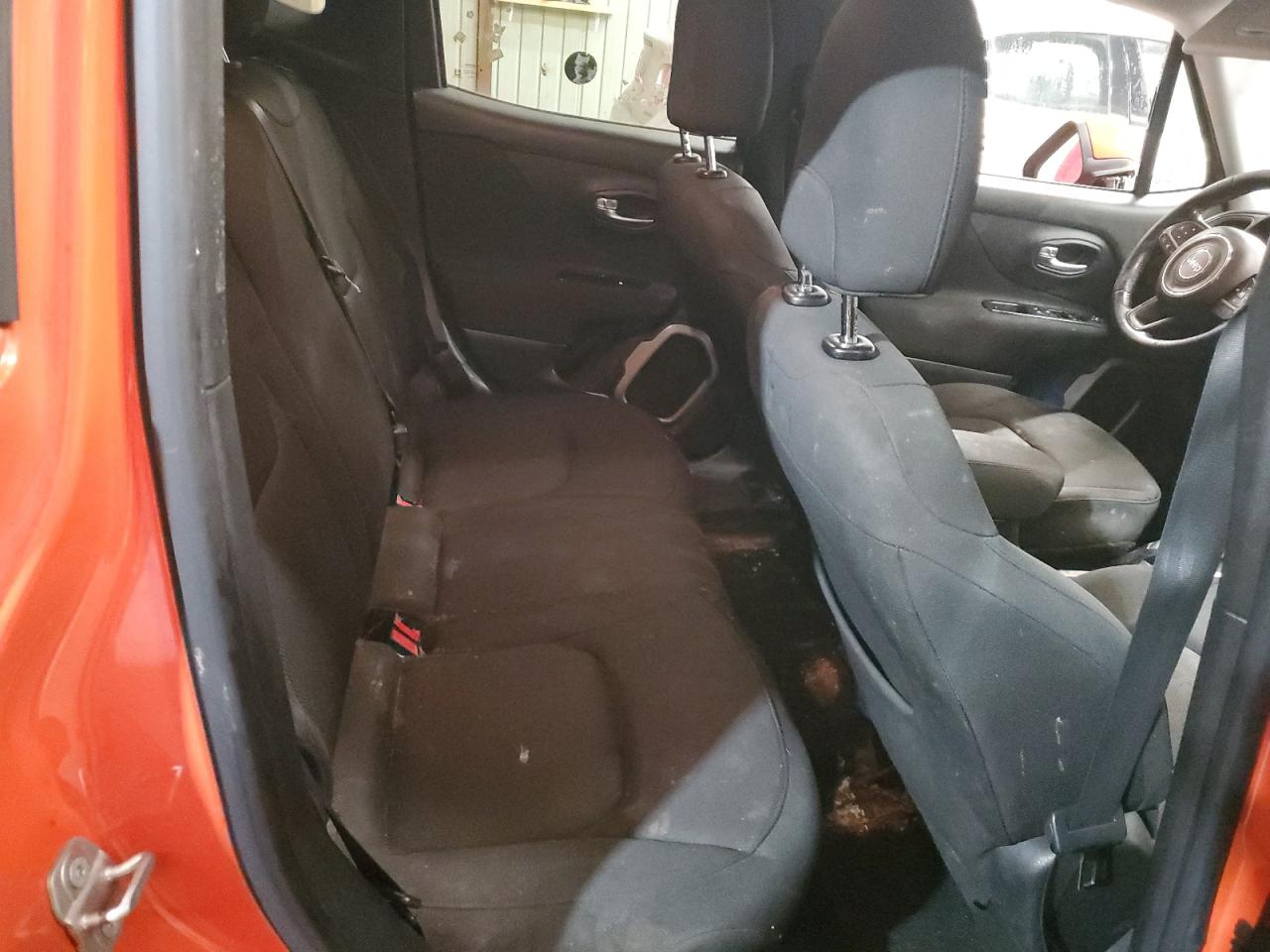 2015 Jeep Renegade - Image 11