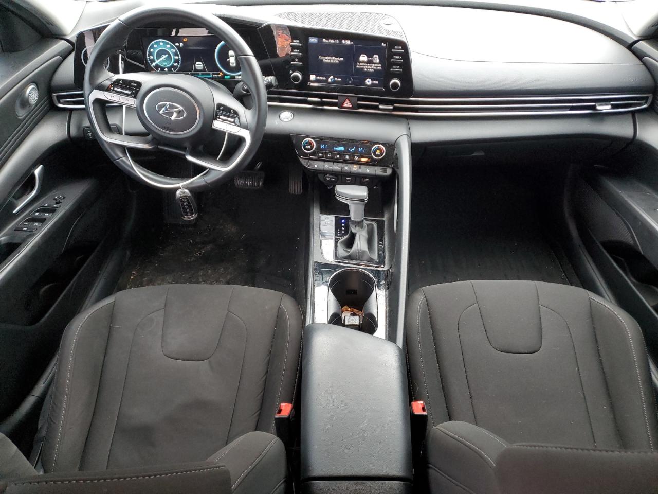 2022 Hyundai Elantra - Image 8