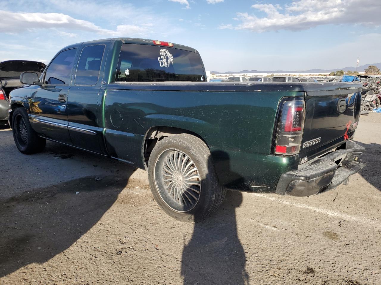 2004 GMC Sierra - Image 2