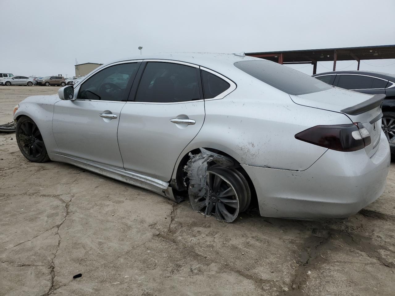 2011 Infiniti M - Image 2