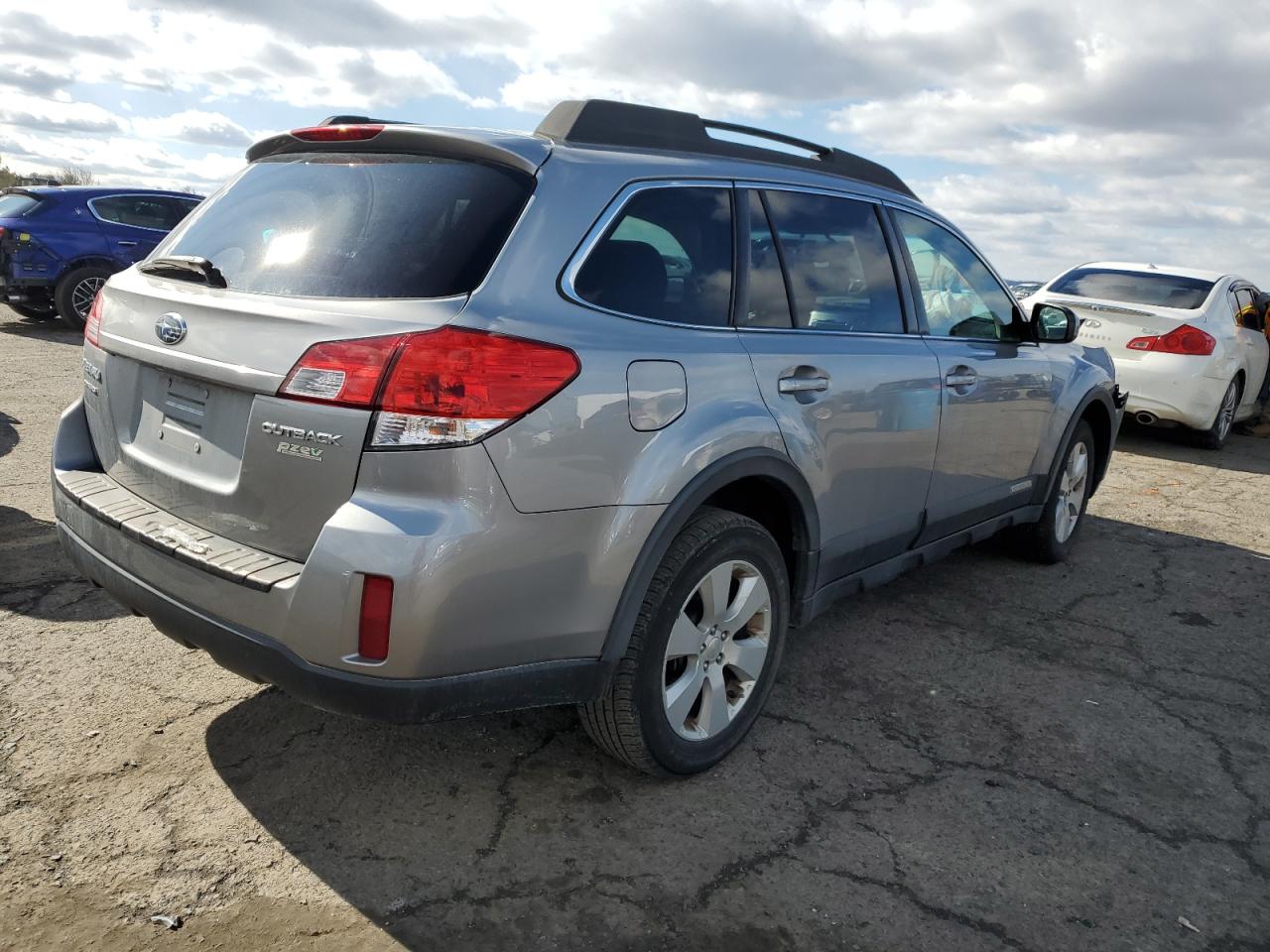 2010 Subaru Outback - Image 3