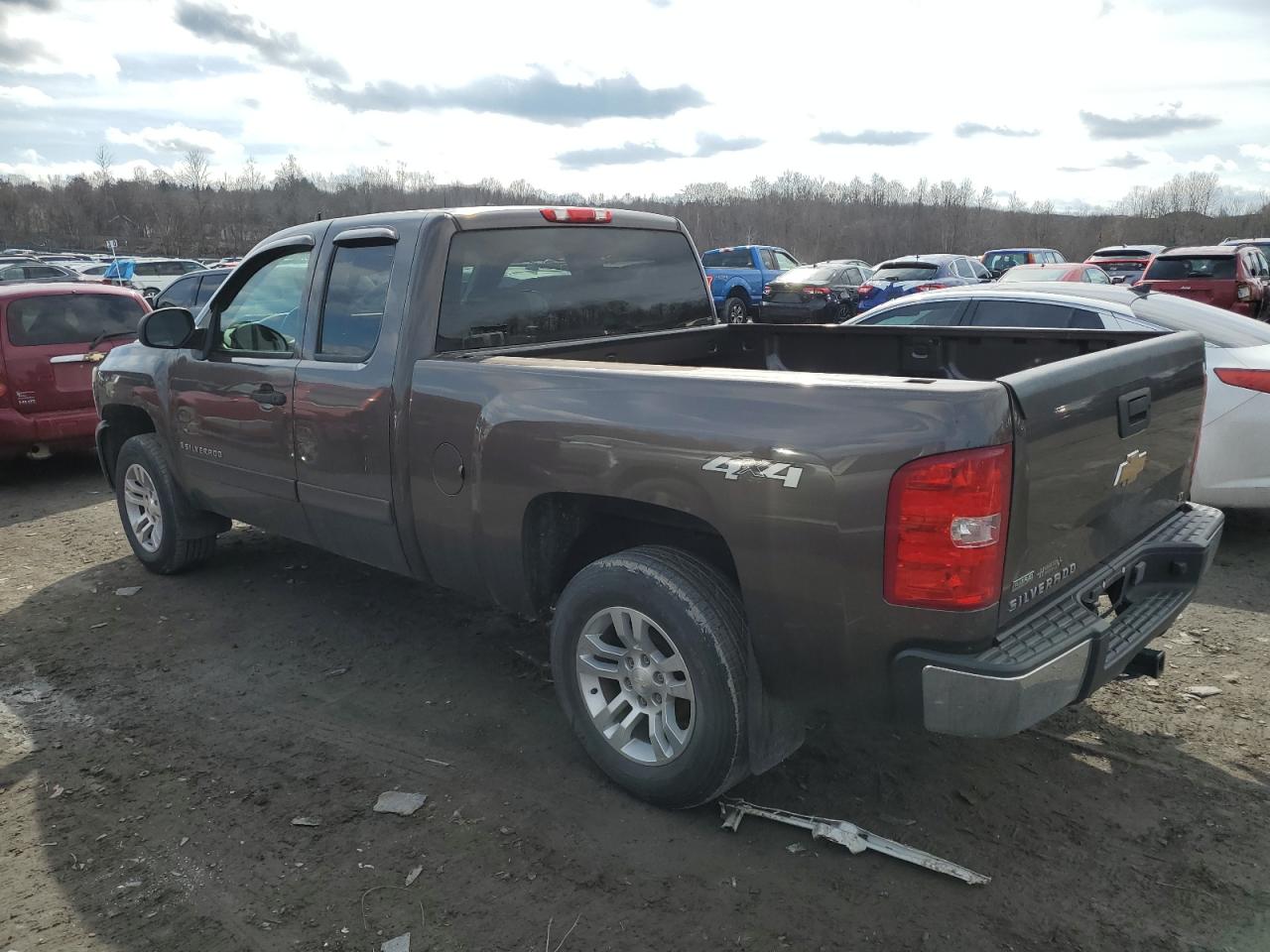 2007 Chevrolet Silverado - Image 2