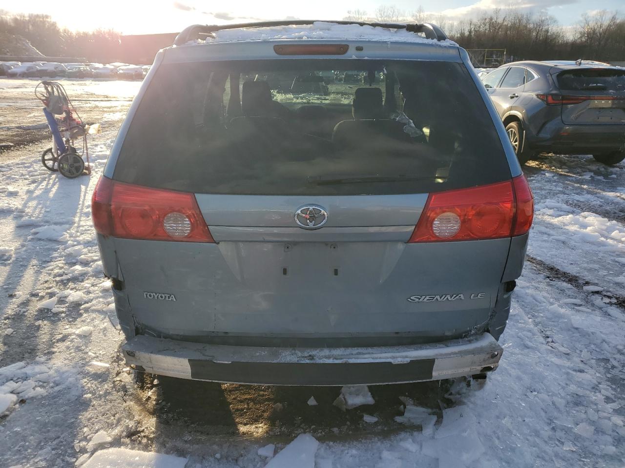 2010 Toyota Sienna - Image 6