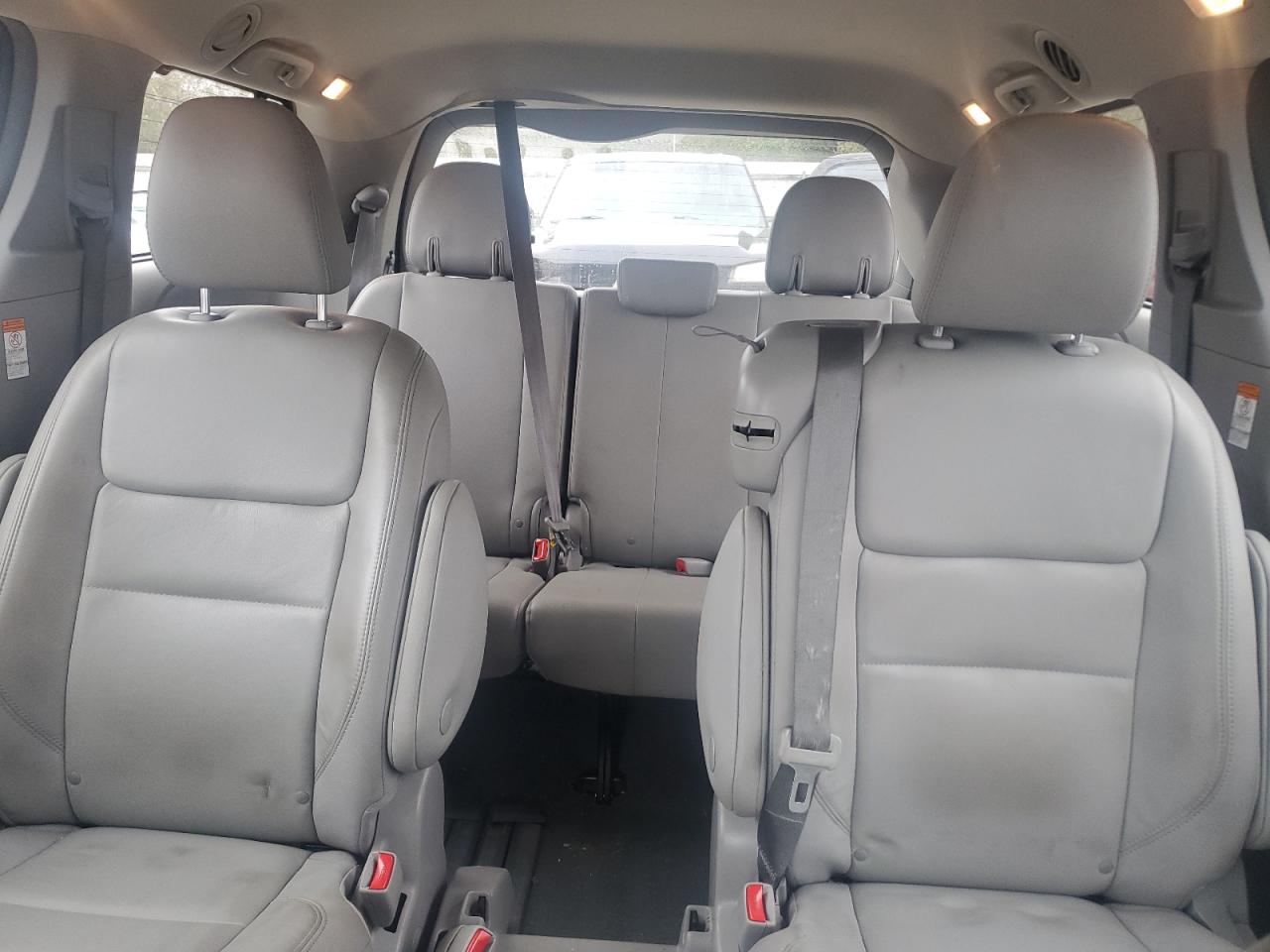 2019 Toyota Sienna - Image 10