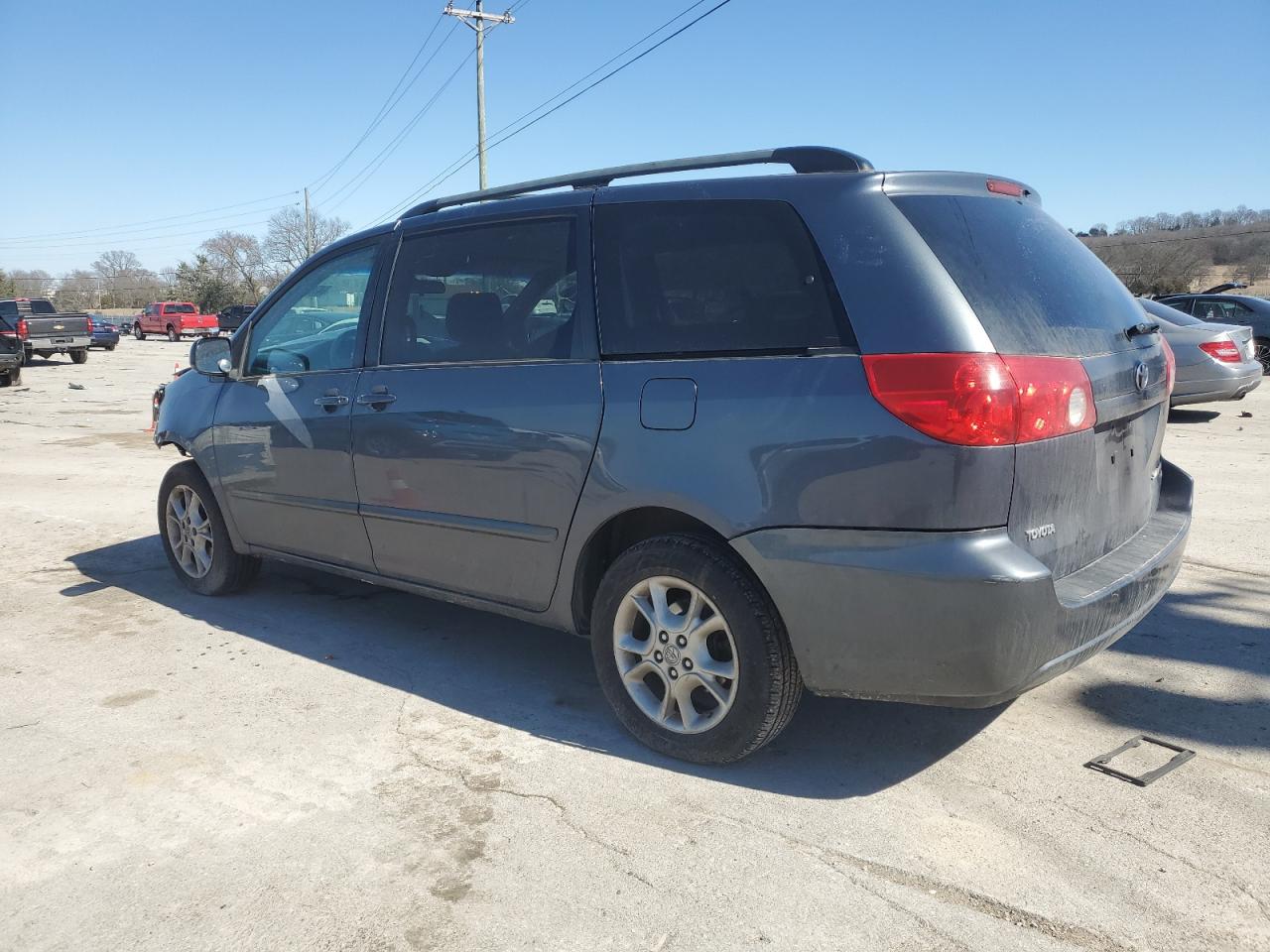 2006 Toyota Sienna - Image 2