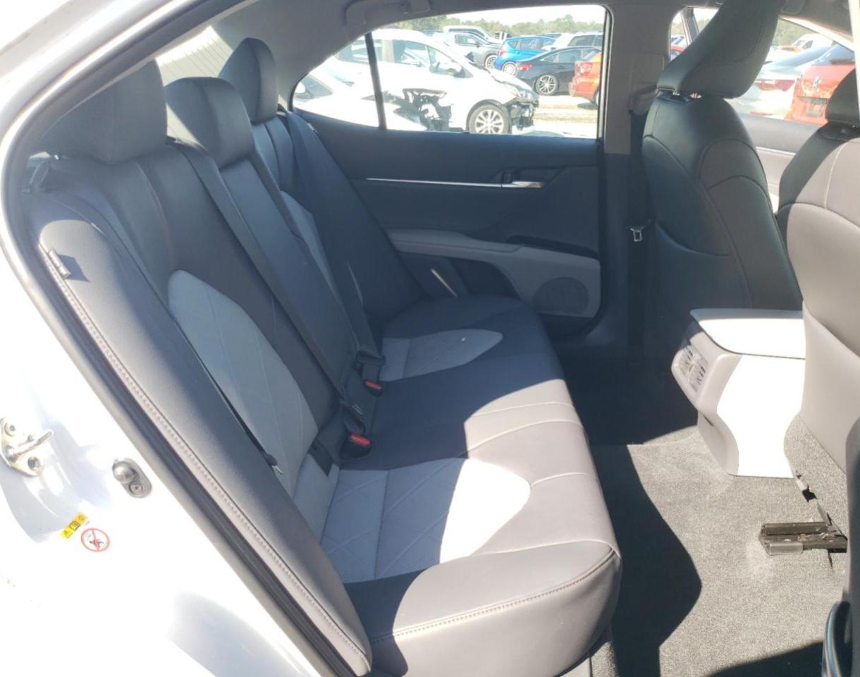 2018 Toyota Camry - Image 10