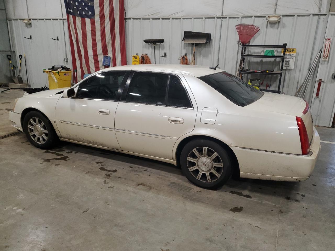2008 Cadillac DTS - Image 2