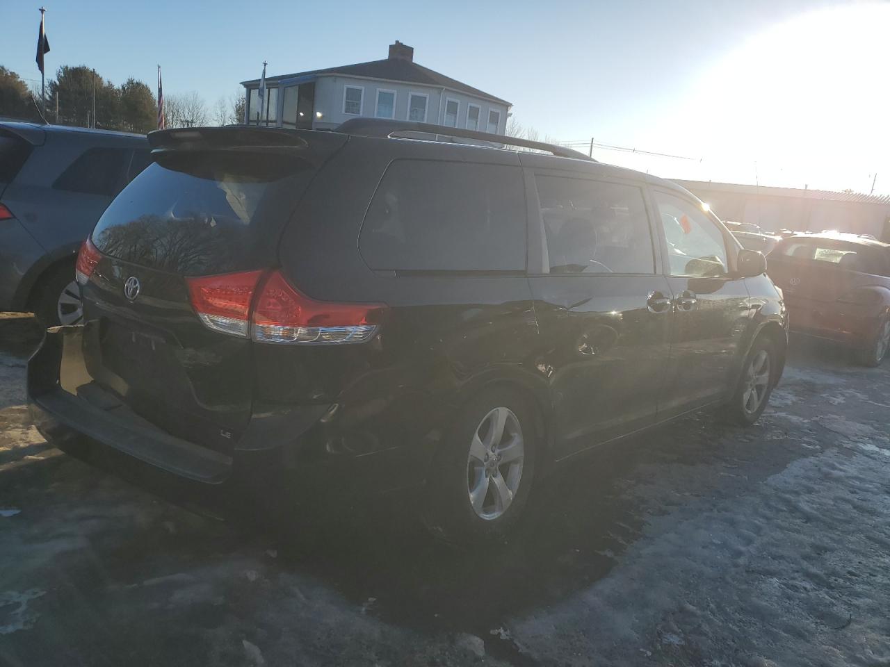 2012 Toyota Sienna - Image 3