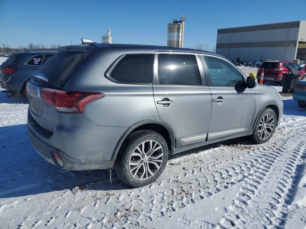 2017 Mitsubishi Outlander - Image 3