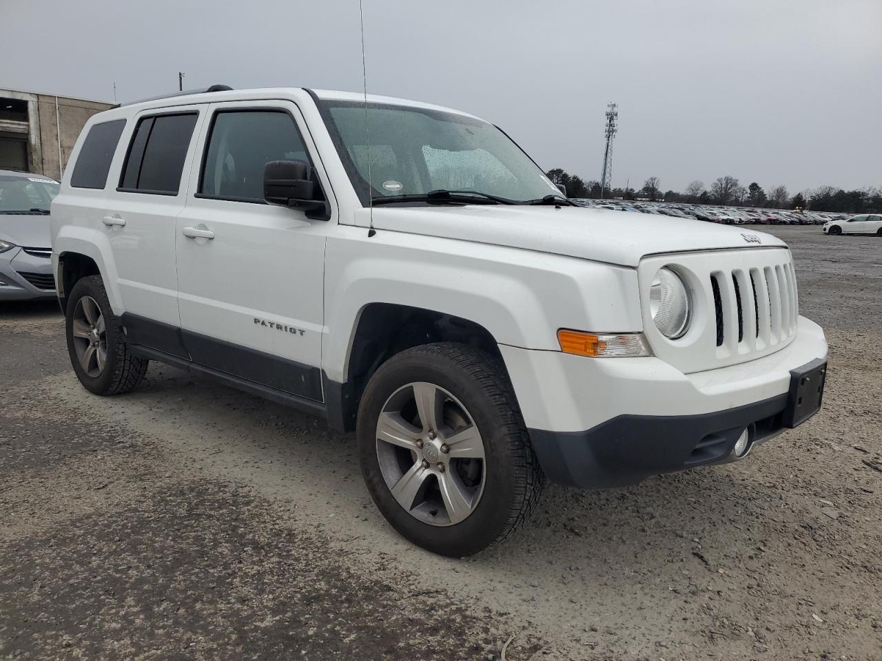 2017 Jeep Liberty (Patriot) - Image 4