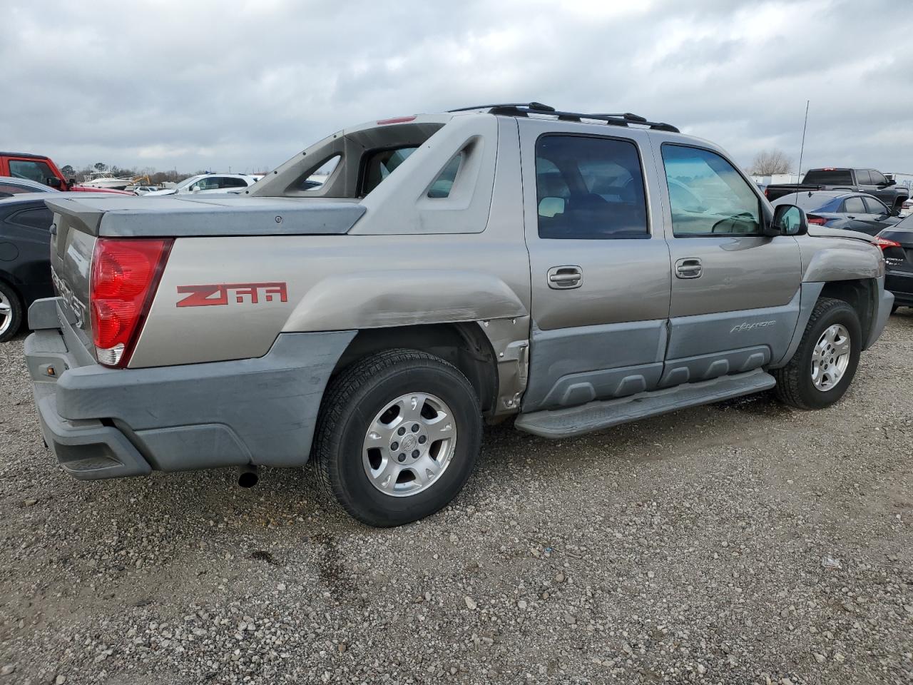 2002 Chevrolet Avalanche - Image 3