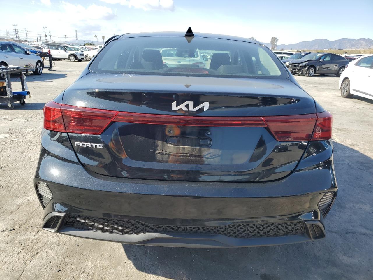 2022 Kia Forte - Image 6