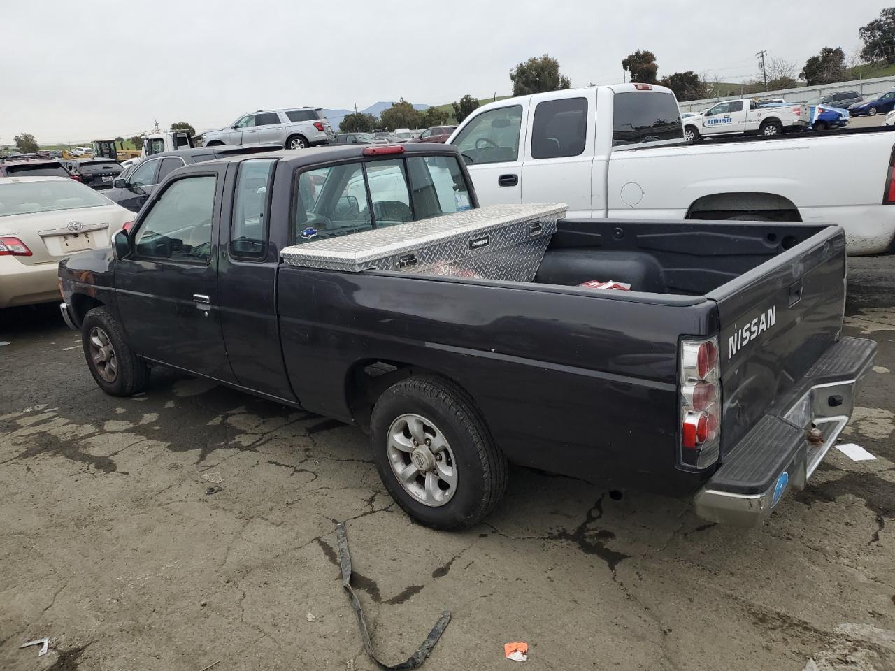 1996 Nissan Titan - Image 2