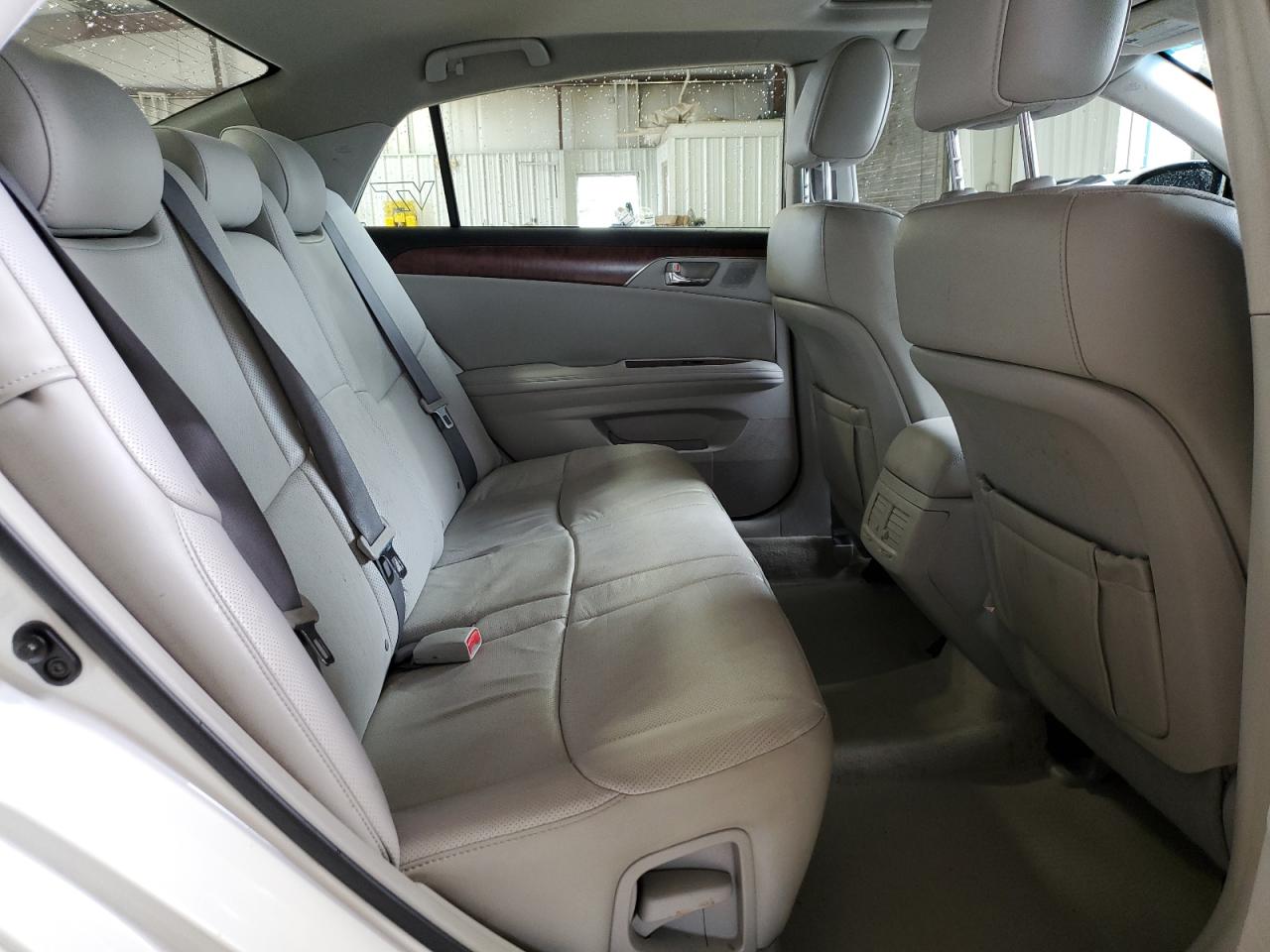 2011 Toyota Avalon - Image 10