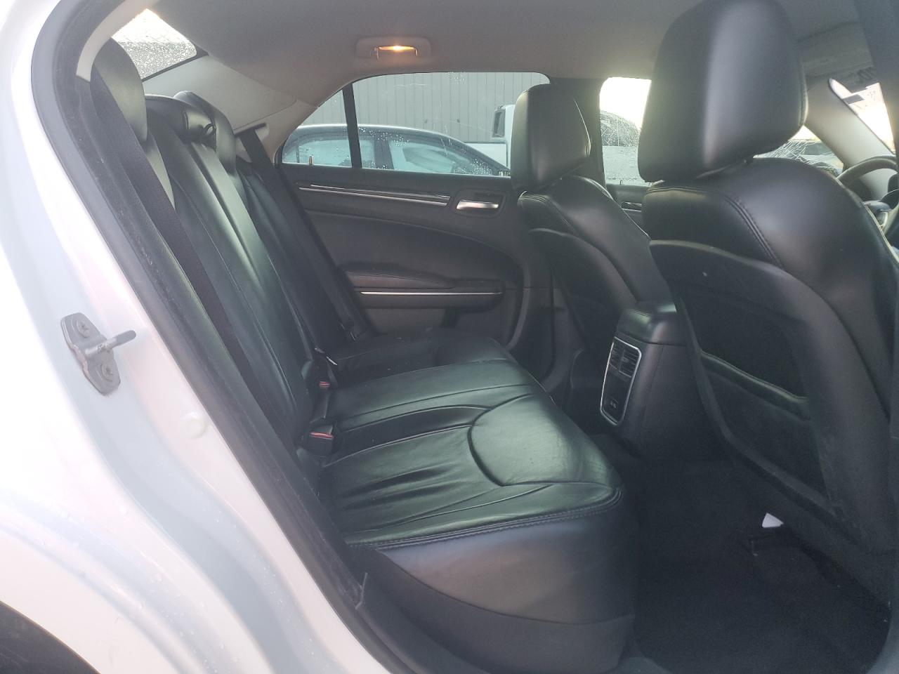 2015 Chrysler 300 - Image 10