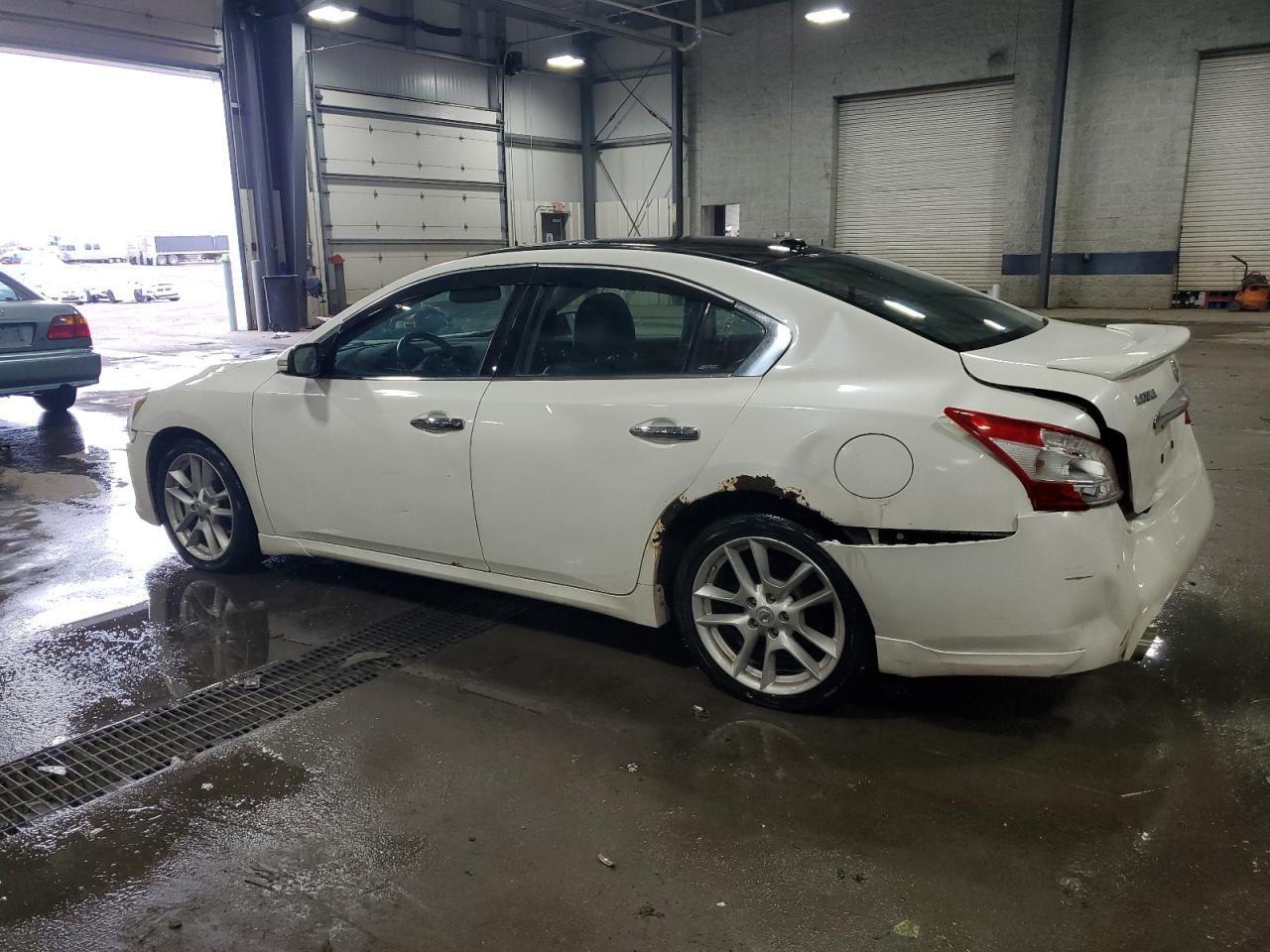 2009 Nissan Maxima - Image 2