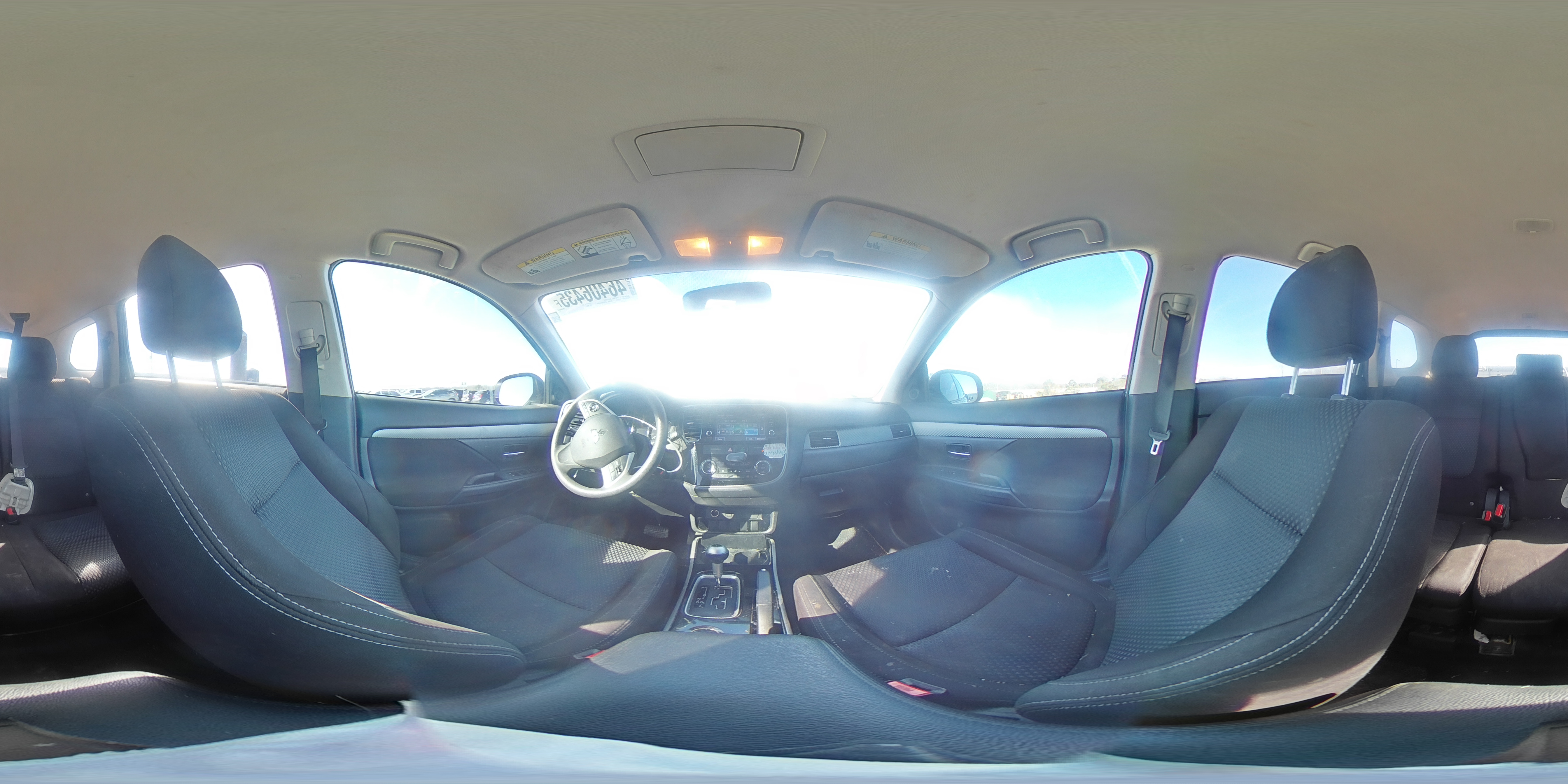 2018 Mitsubishi Outlander - Image 13