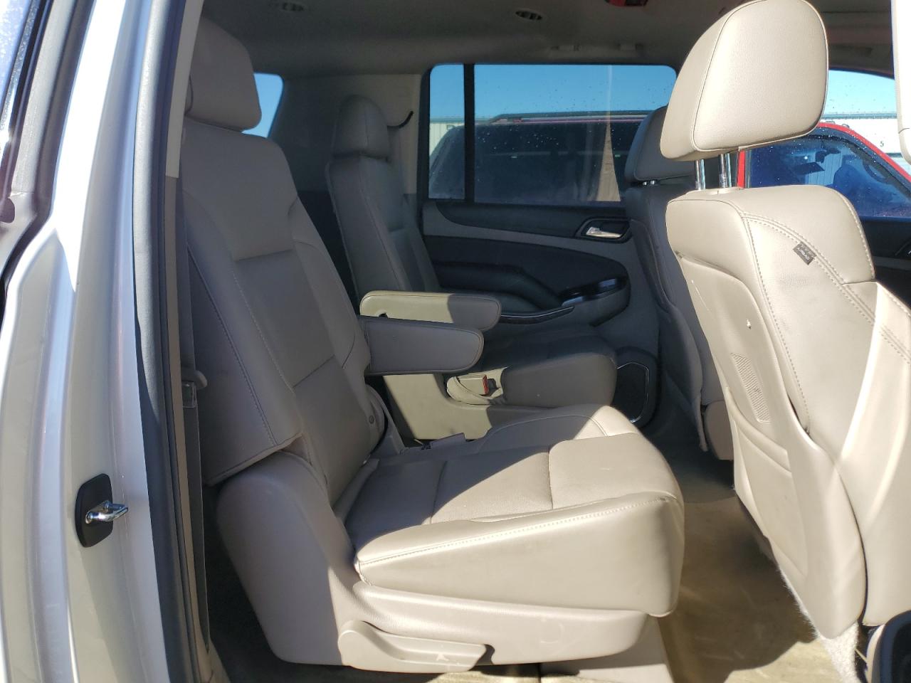 2015 Chevrolet Suburban - Image 11