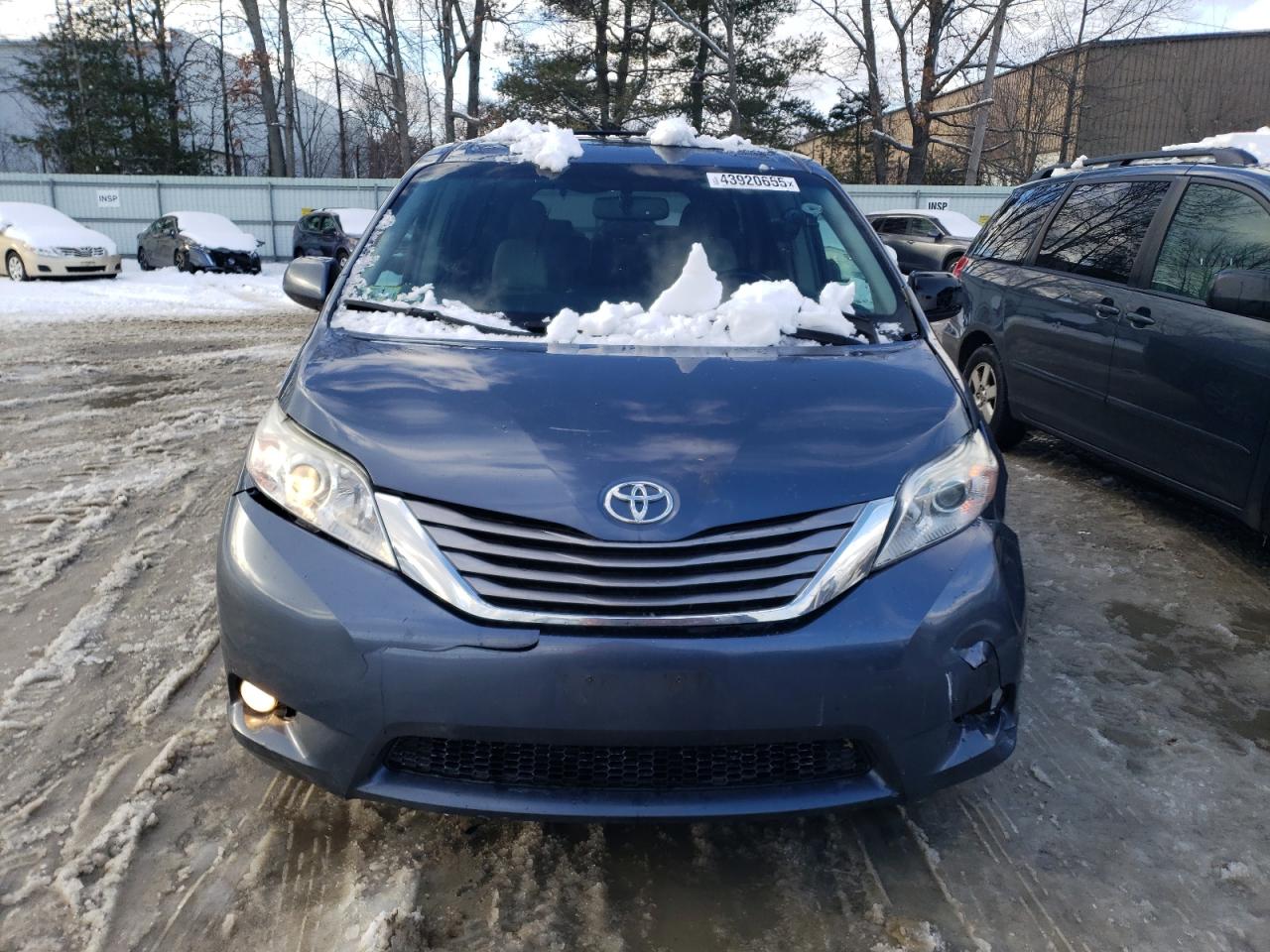 2015 Toyota Sienna - Image 5