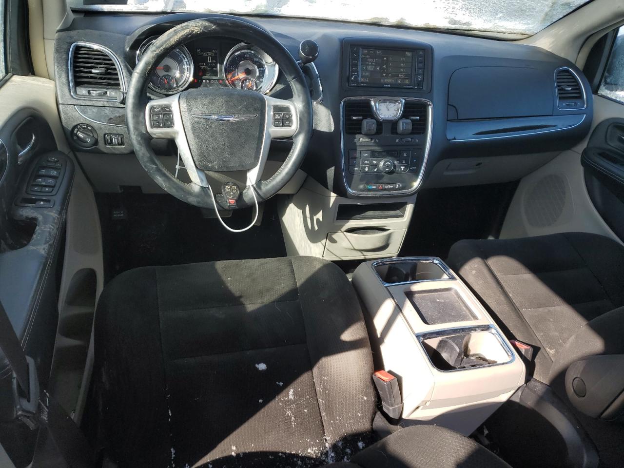 2015 Chrysler Town & Country - Image 8
