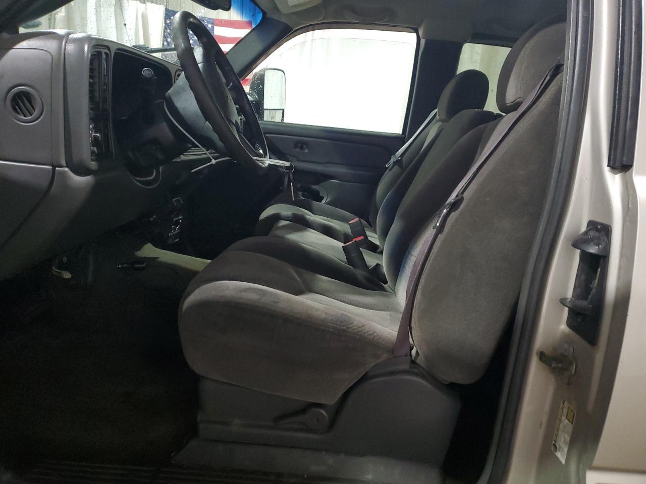 2005 Chevrolet Silverado - Image 7
